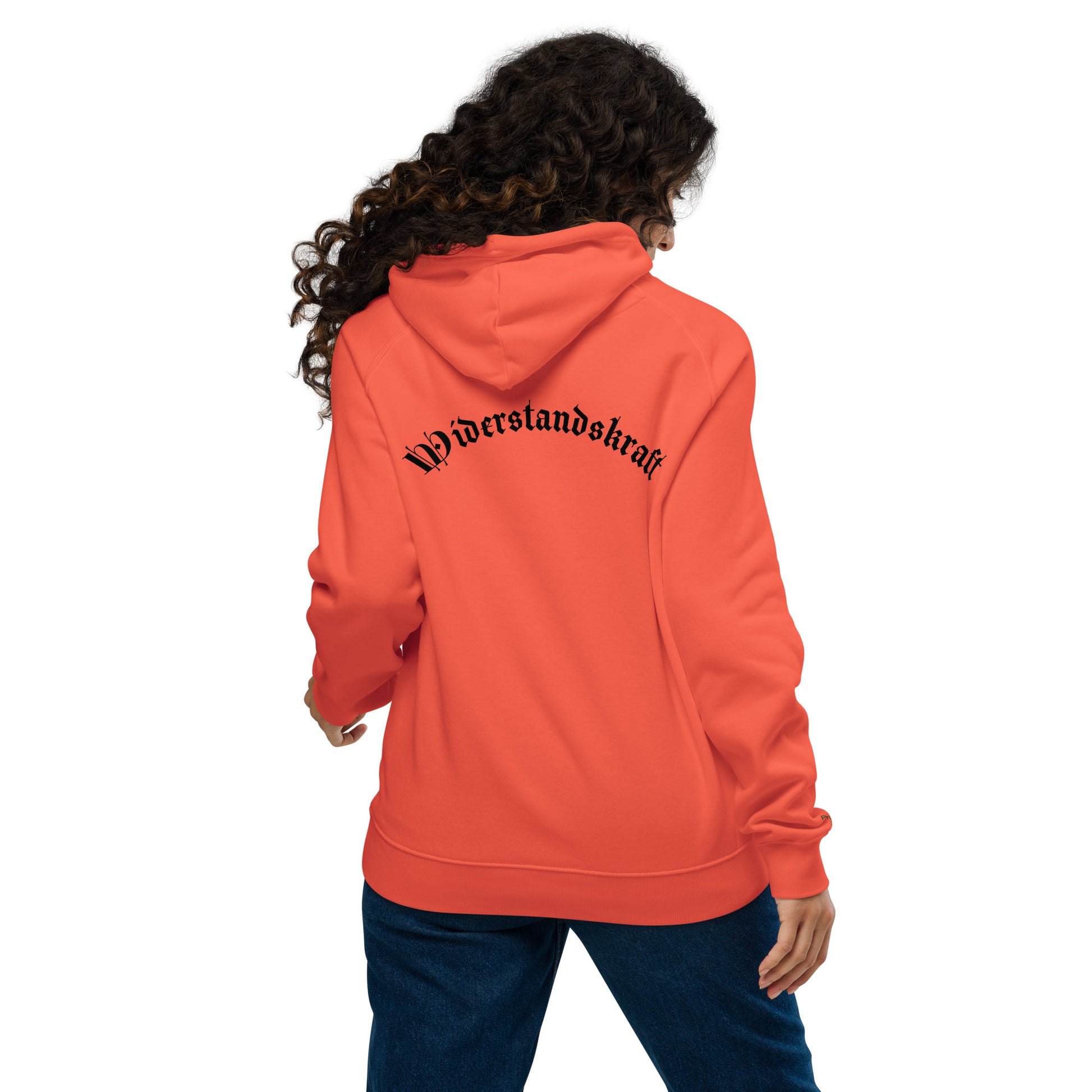 Füge Farbe in deinen Alltag mit dem Unisex Eco Raglan Hoodie in Gebrannte Orange. Widerstandskraft