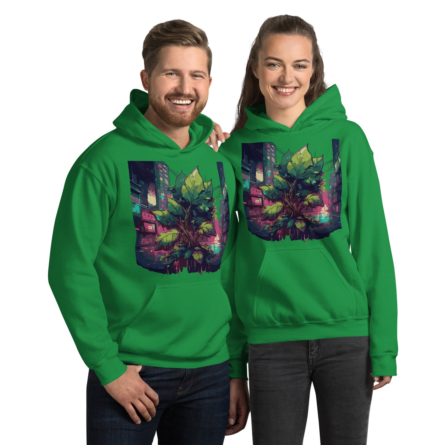 Mann und Frau tragen einen Unisex-Kapuzenpullover mit Urban Roots Design | Farbe Irisches Grün