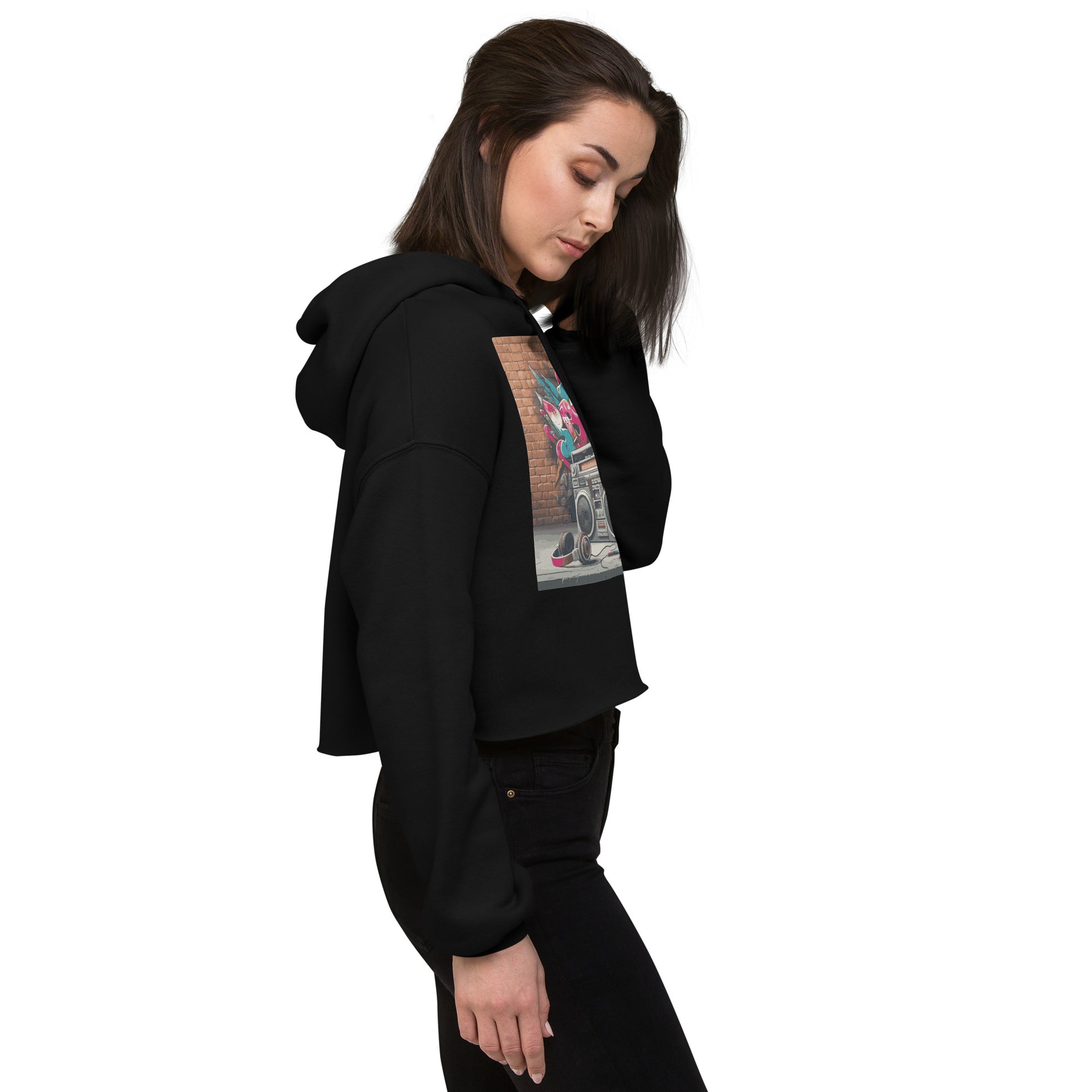 Crop-Hoodie für Damen | Farbe Schwarz, mit Boombox-Design, aus dem Profil gesehen